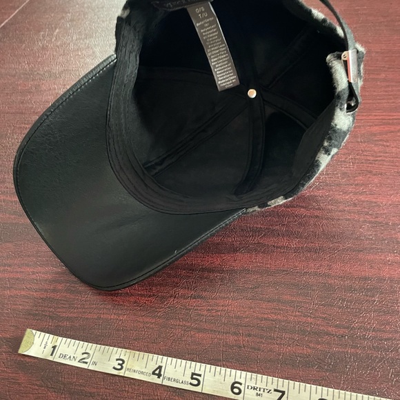 Vince Camuto Snow Leopard Print/ Black Fashionable Hat - Picture 4 of 4